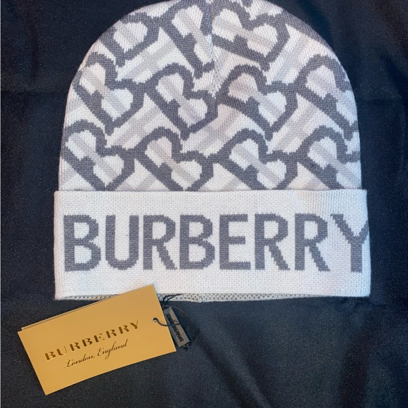 Burberry Other - Burberry Beanie White/Gray
